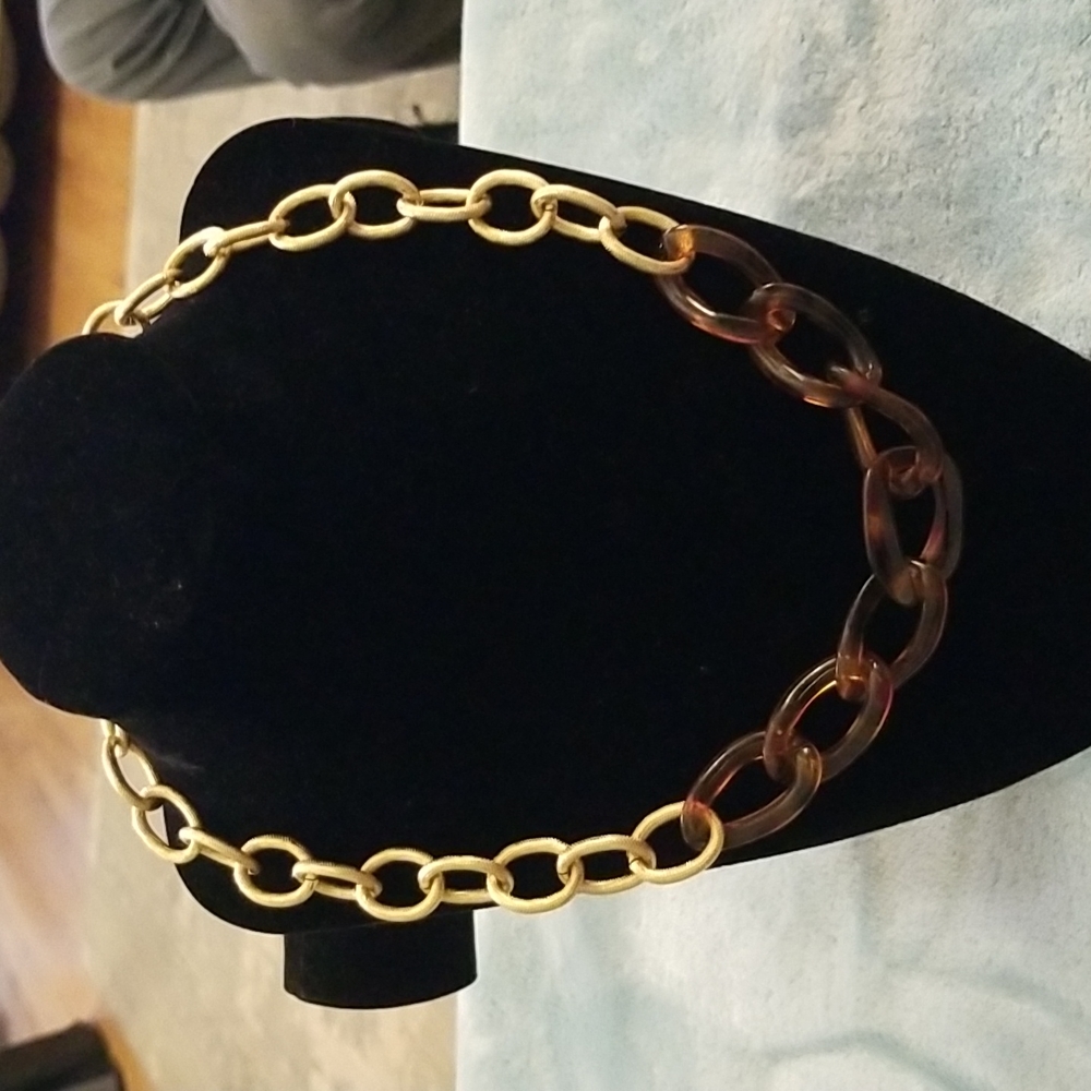 Chic Tortoise Gold and Brown Link Necklace